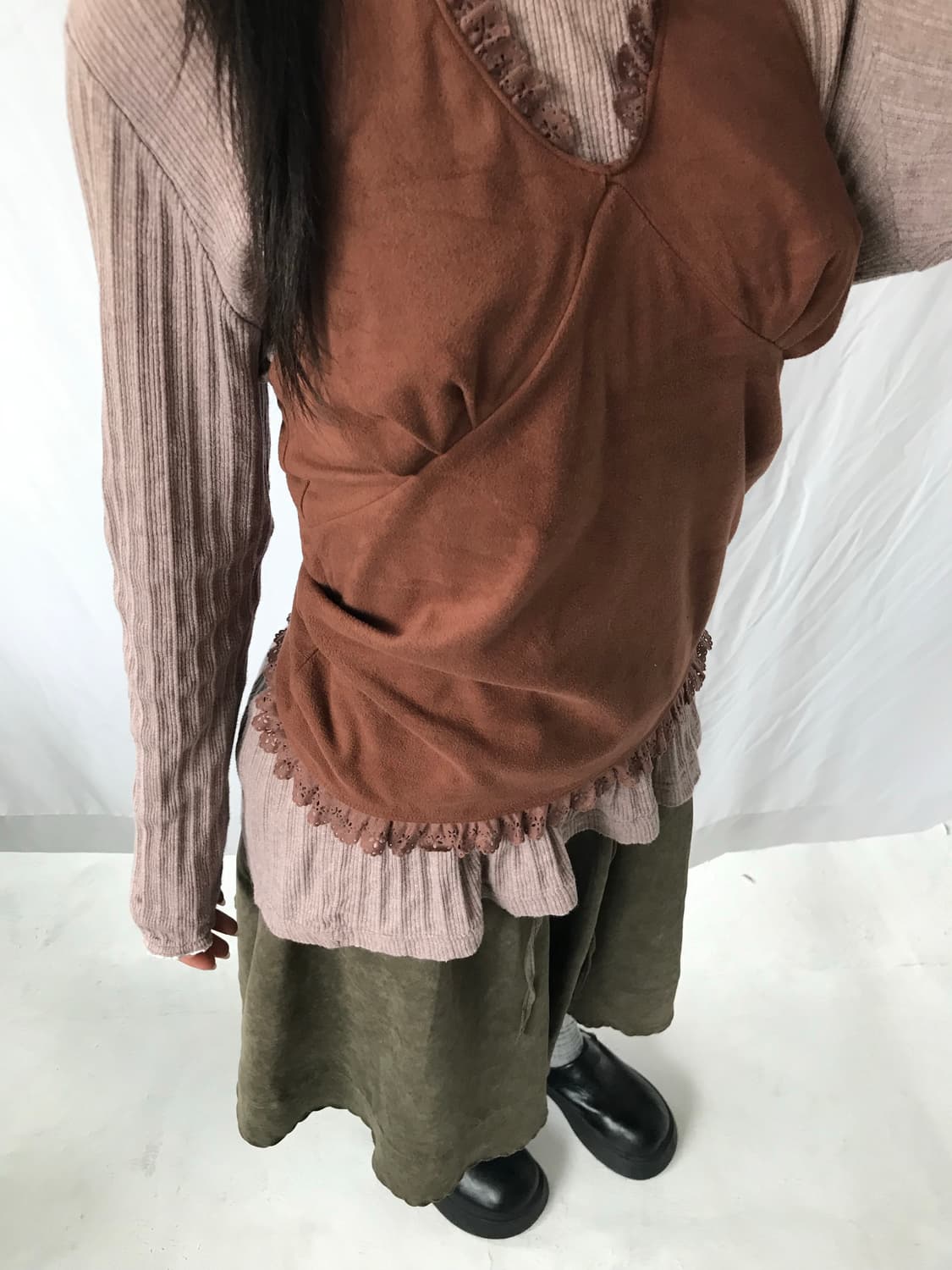 브라운 스웨이드 레이스 홀터넥 상품이미지3