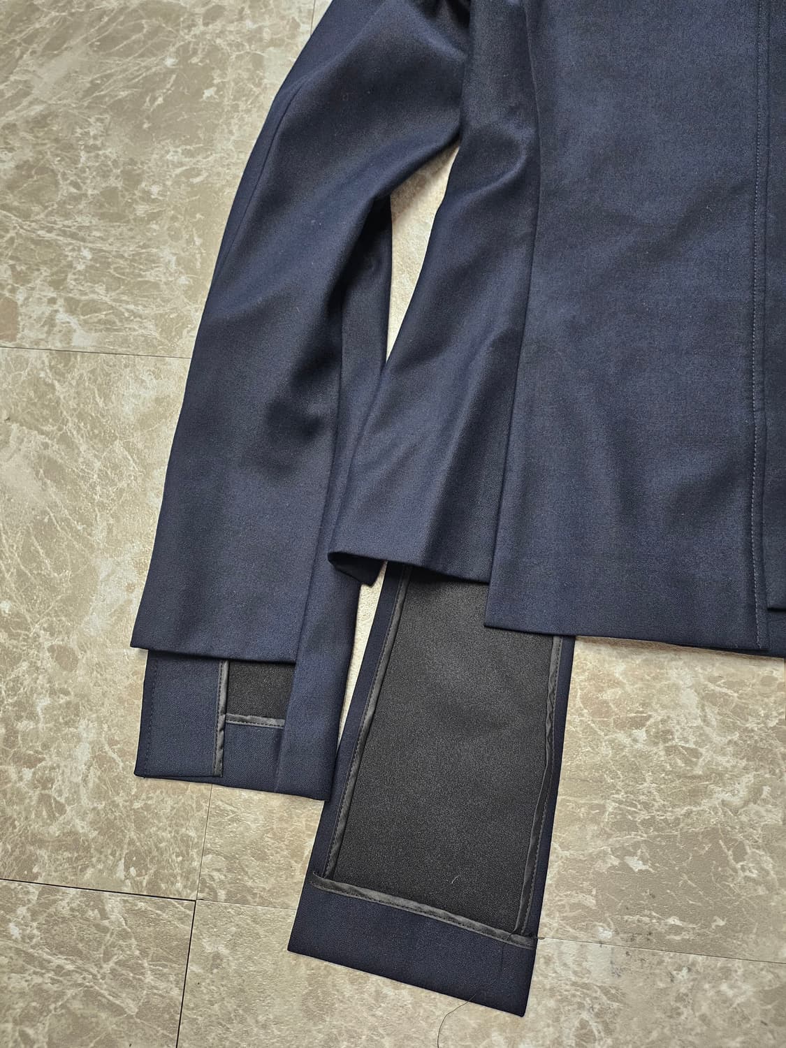 문탠 네이비 여성 언발란스 넥 블라우스 자켓 상품이미지5