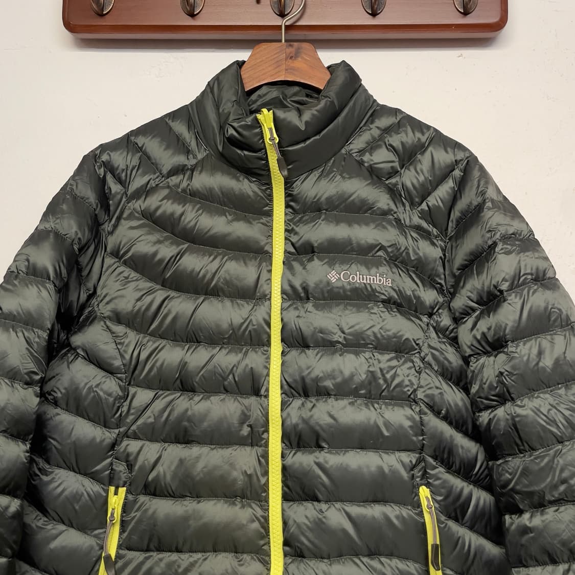 컬럼비아 옴니쉴드 구스다운 카키 경량 패딩 상품이미지3