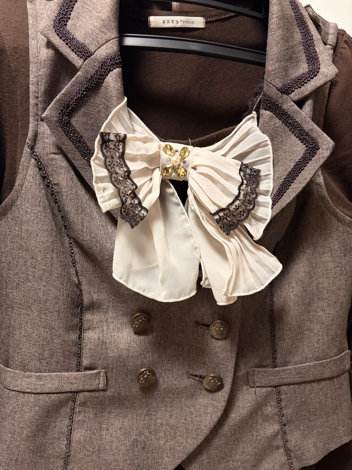 급급처)엑시즈팜 리본 블라우스 & 엑시즈팜 베스트&아이보리 프릴스커트 상품이미지4