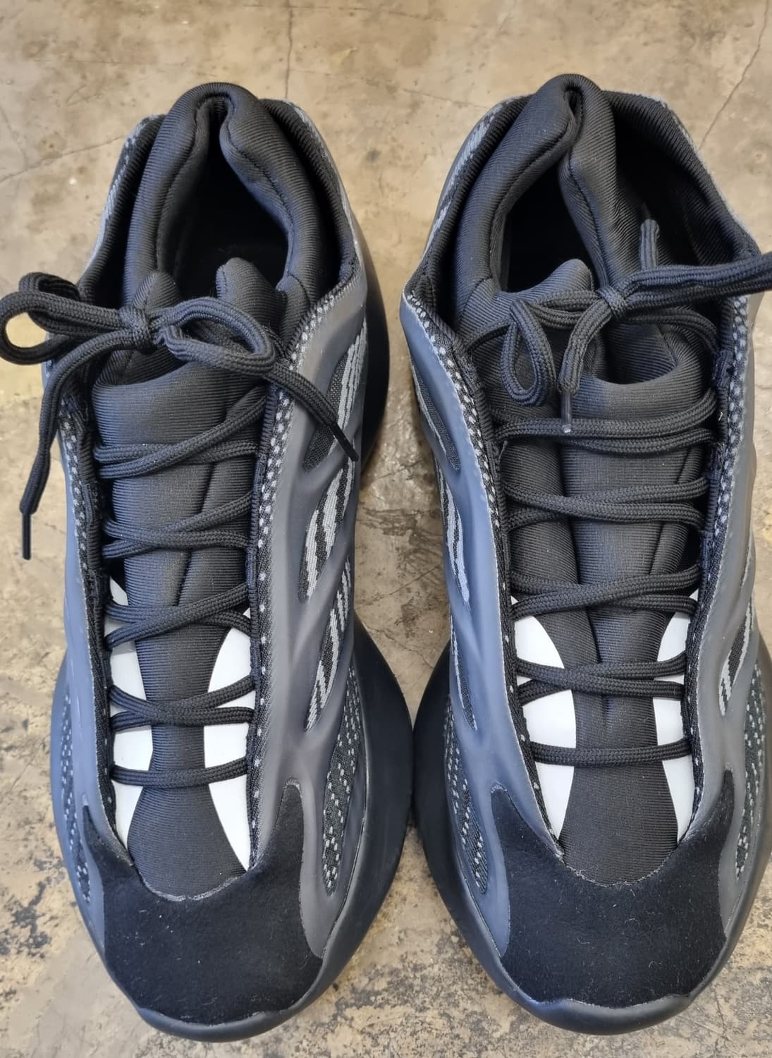 아디다스 이지 700 V3 '알바(Alvah)' 상품이미지3