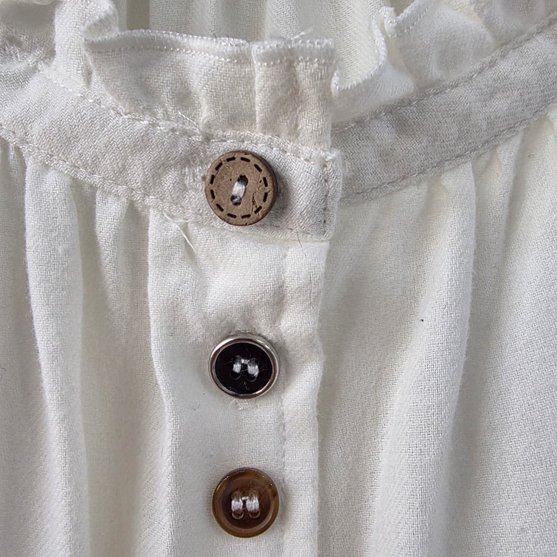 내추럴 아이보리 프릴넥 코튼 블라우스 상품이미지6