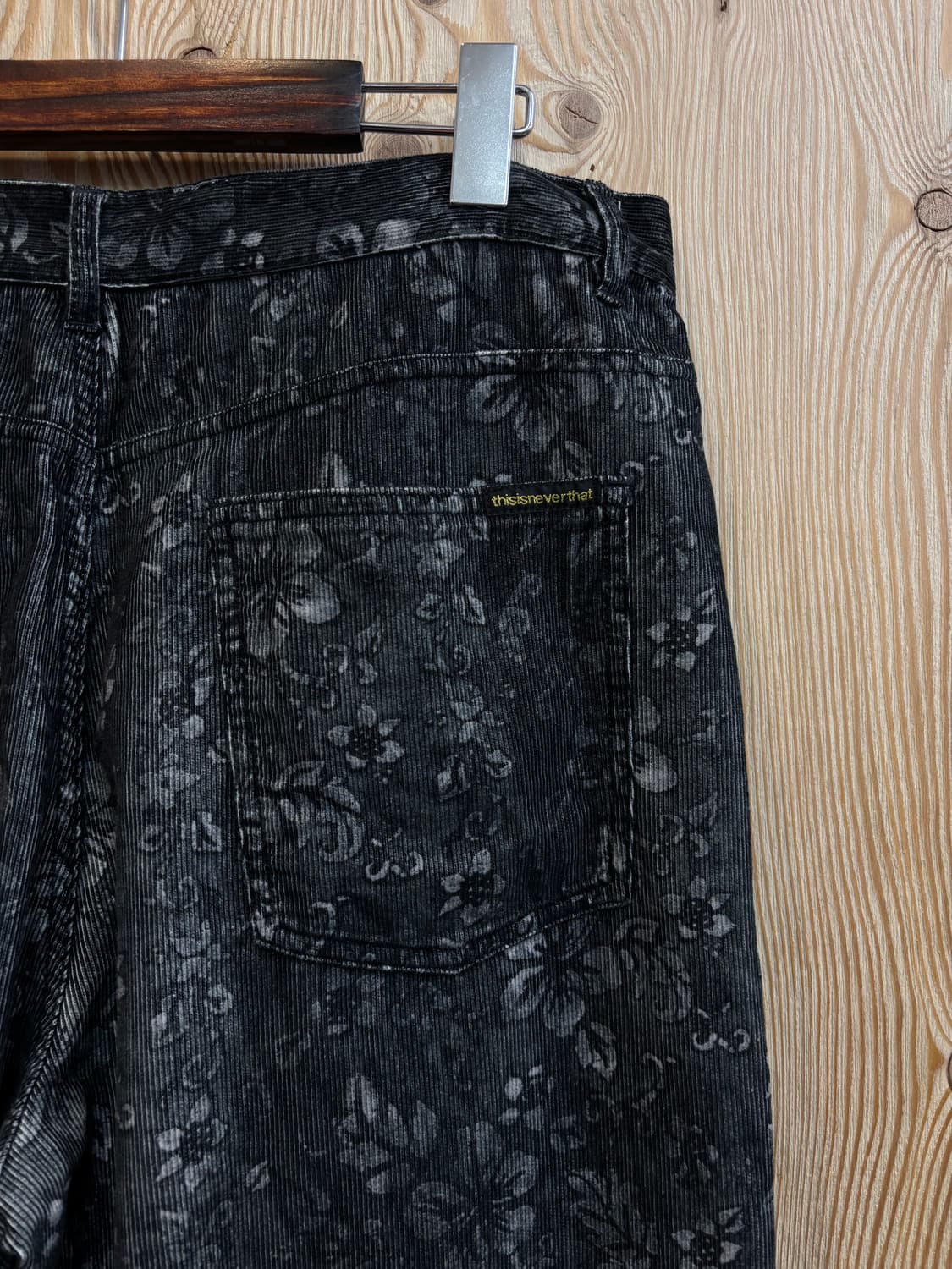 디스이즈네버댓 플로럴 코듀로이 팬츠 블랙 상품이미지4