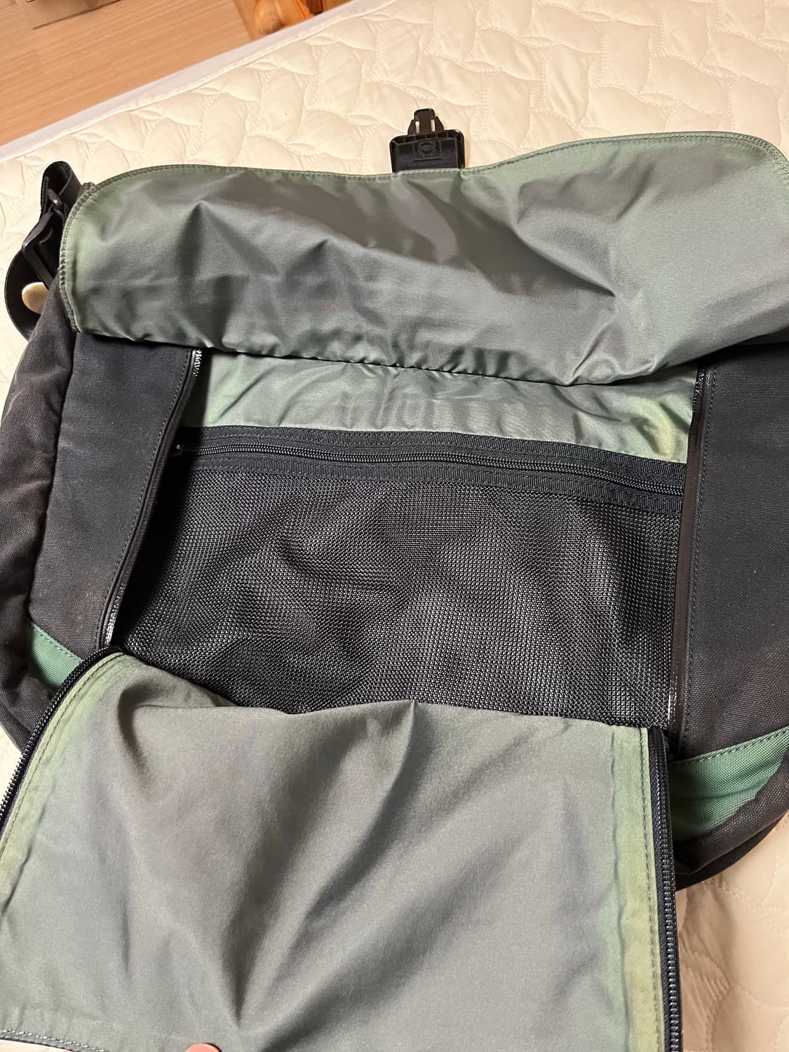 샤넬 스포츠 라인 메신저 백 상품이미지5