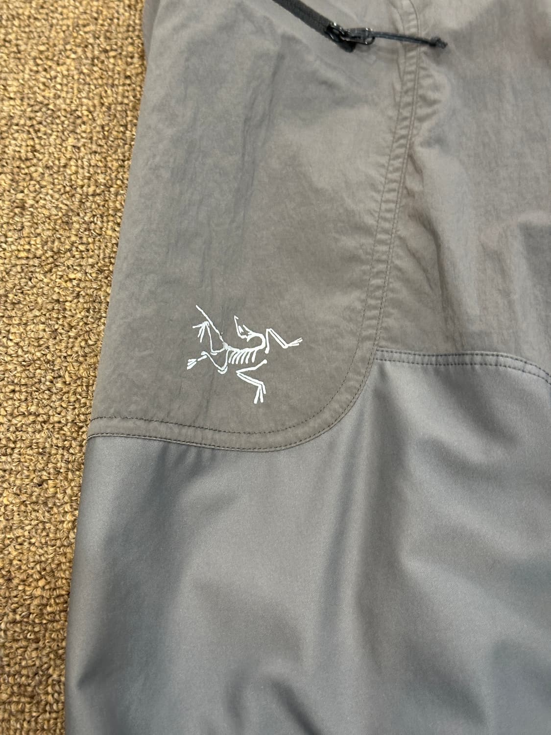 아크테릭스 그레이 테크니컬 나일론 감마 트랙팬츠 상품이미지2