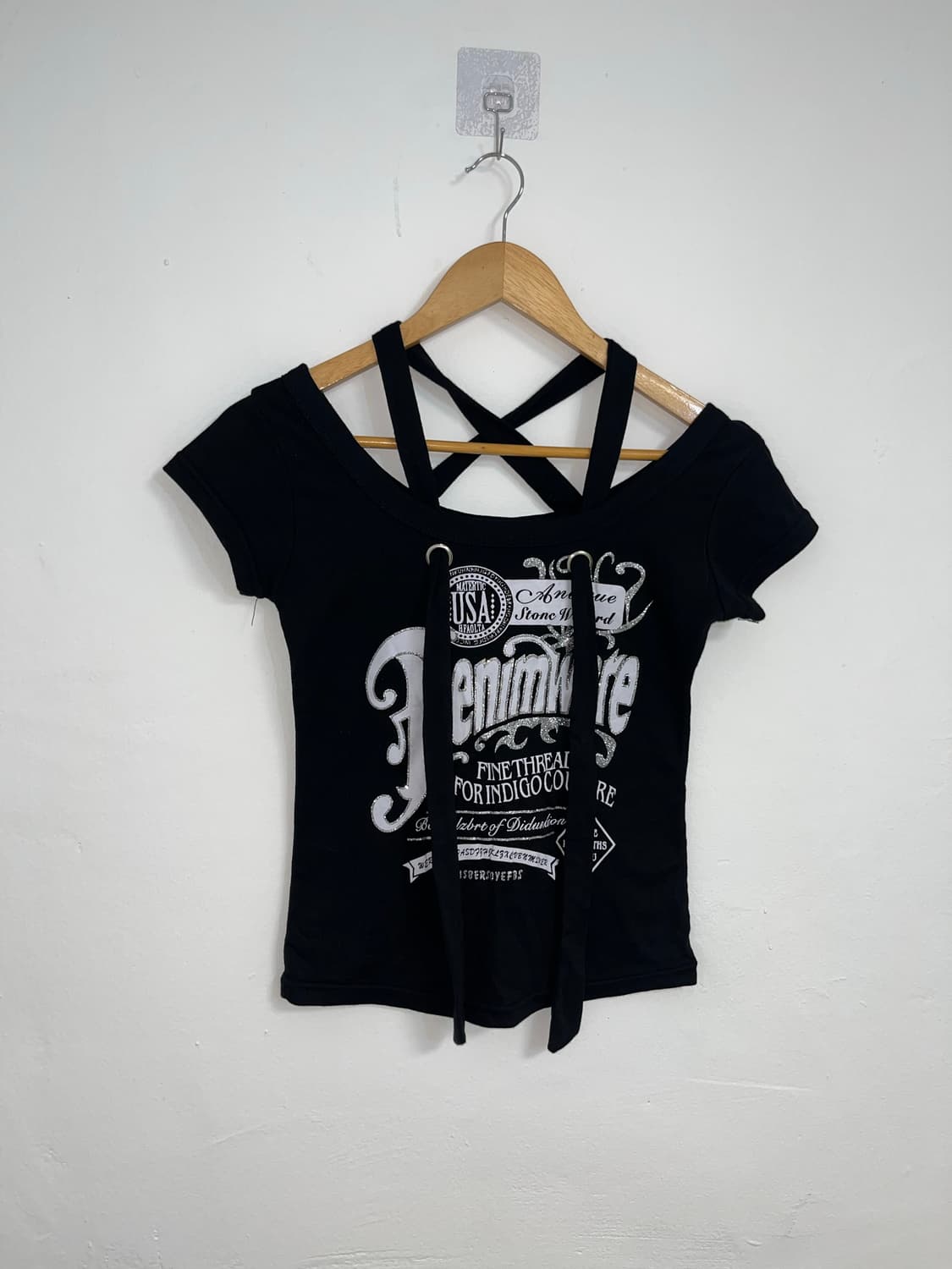 펑크 오프숄더 레터링 스트랩 디테일 티셔츠 상품이미지1