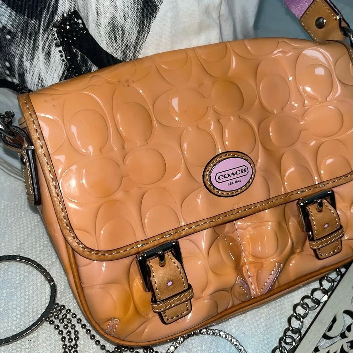 Coach 글로시 미니 크로스백 상품이미지3