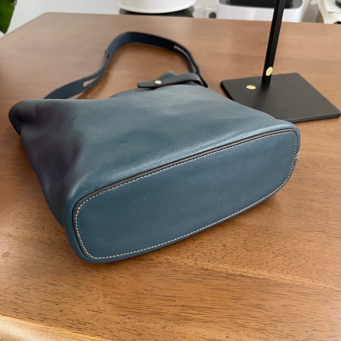 로에베 레더 숄더백 상품이미지9