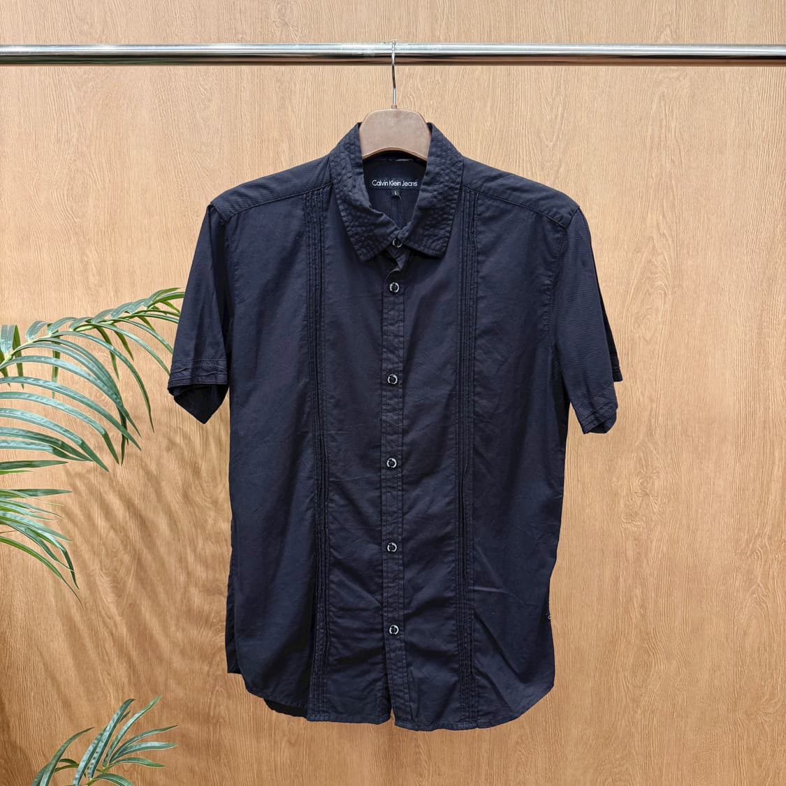 캘빈클라인 진스 반팔 셔츠 백 로고 자수 디테일 버튼업 블랙 상품이미지1