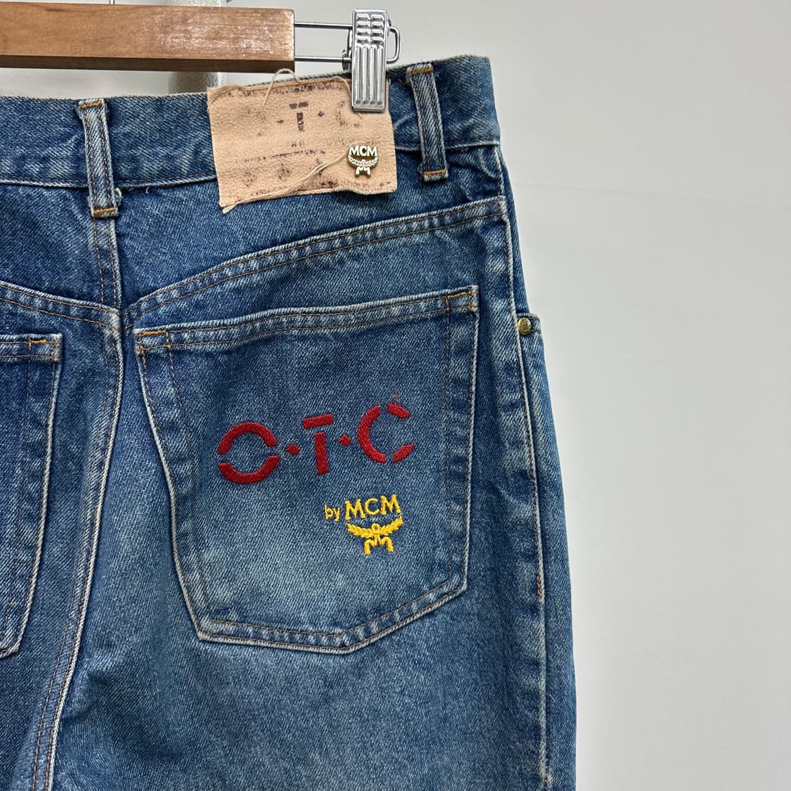 MCM O.T.C 엠씨엠 자수 디테일 이태리 진 데님 청바지  상품이미지7