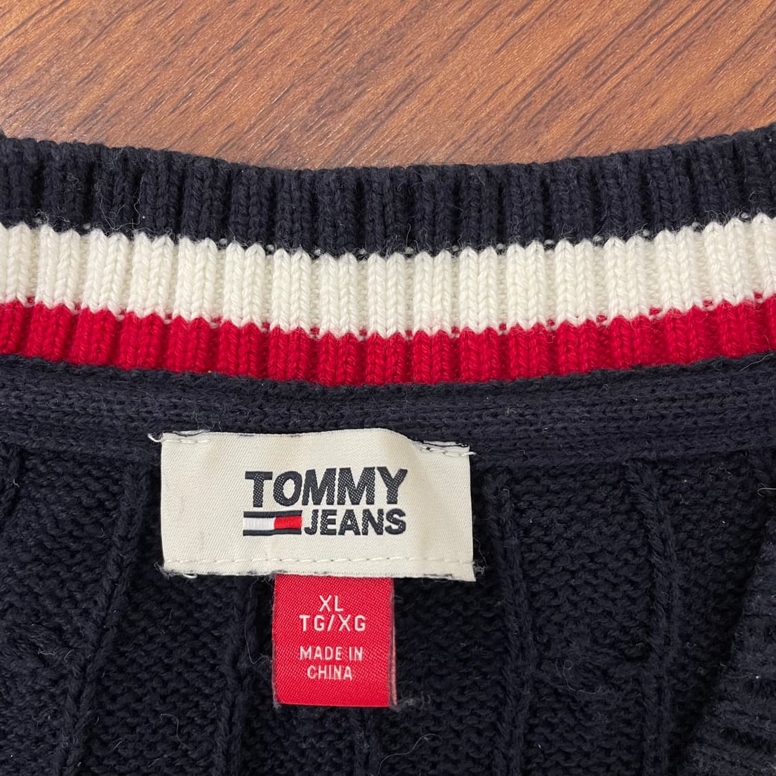 여성 타미힐피거 케이블 브이넥 니트 상품이미지2