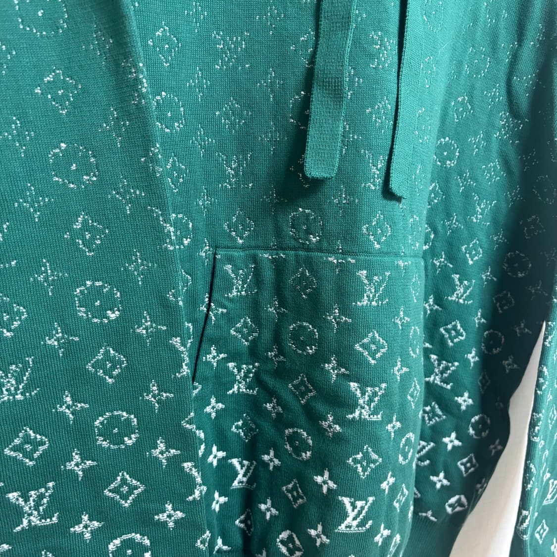 [L/백화점판/새상품급] 루이비통 모노그램 그라데이션 후드티 상품이미지2