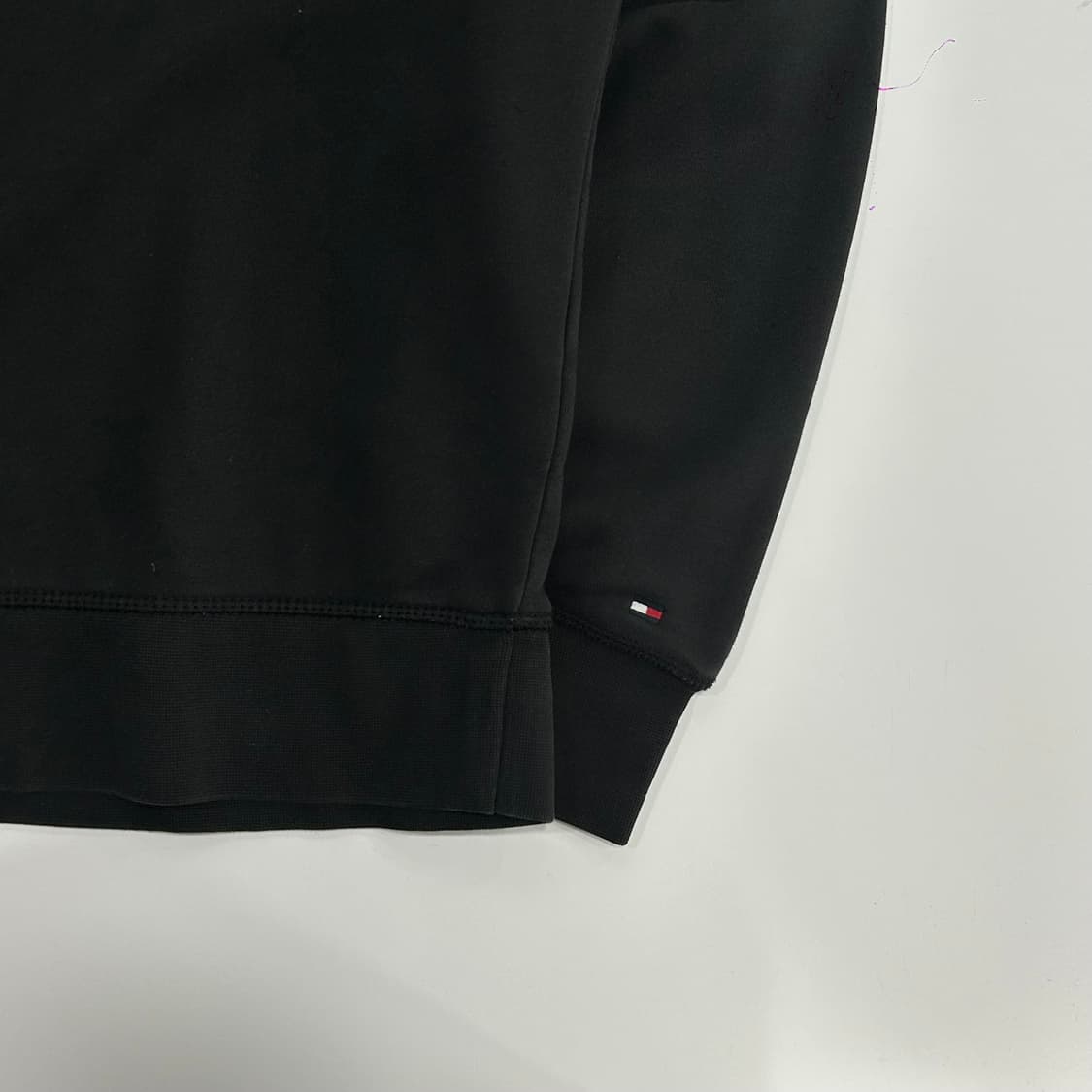 Tommy Hilfiger 타미힐피거 스펠아웃로고 블랙 맨투맨 상품이미지5