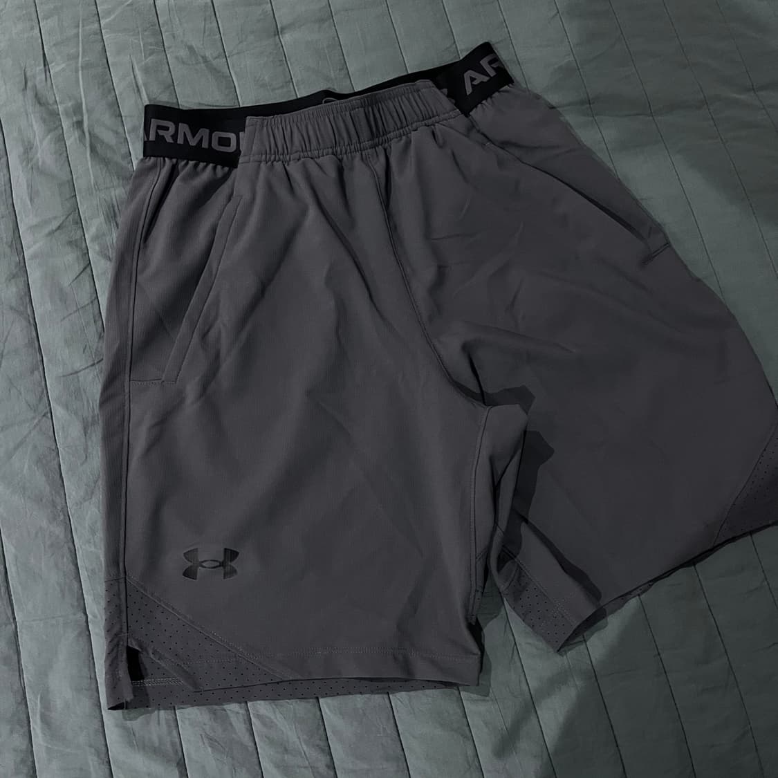 Under Armour Woven Shorts 상품이미지1
