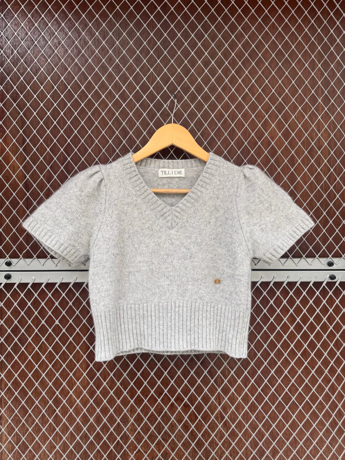 TILLI DIE 틸아이다이 라쿤 브이넥 반팔 크롭 니트 그레이 상품이미지1