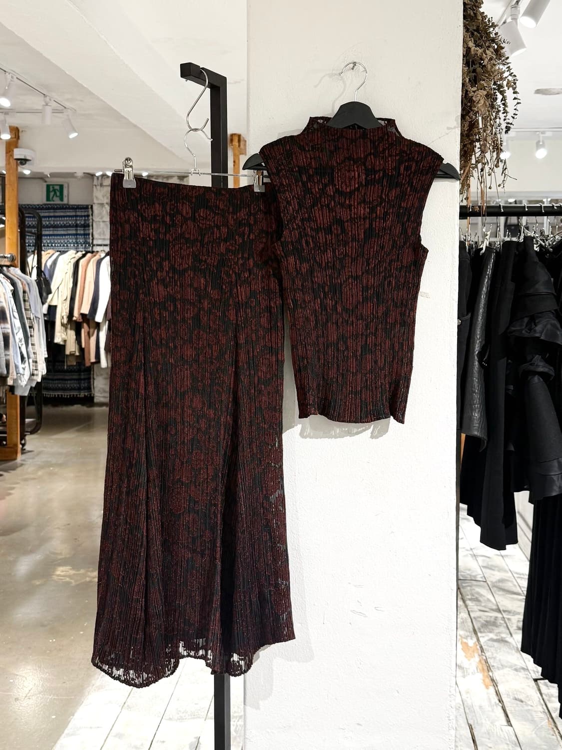 이세이미야케 화이트라벨 플라워 플리츠 하이넥 탑 스커트 셋업 상품이미지1