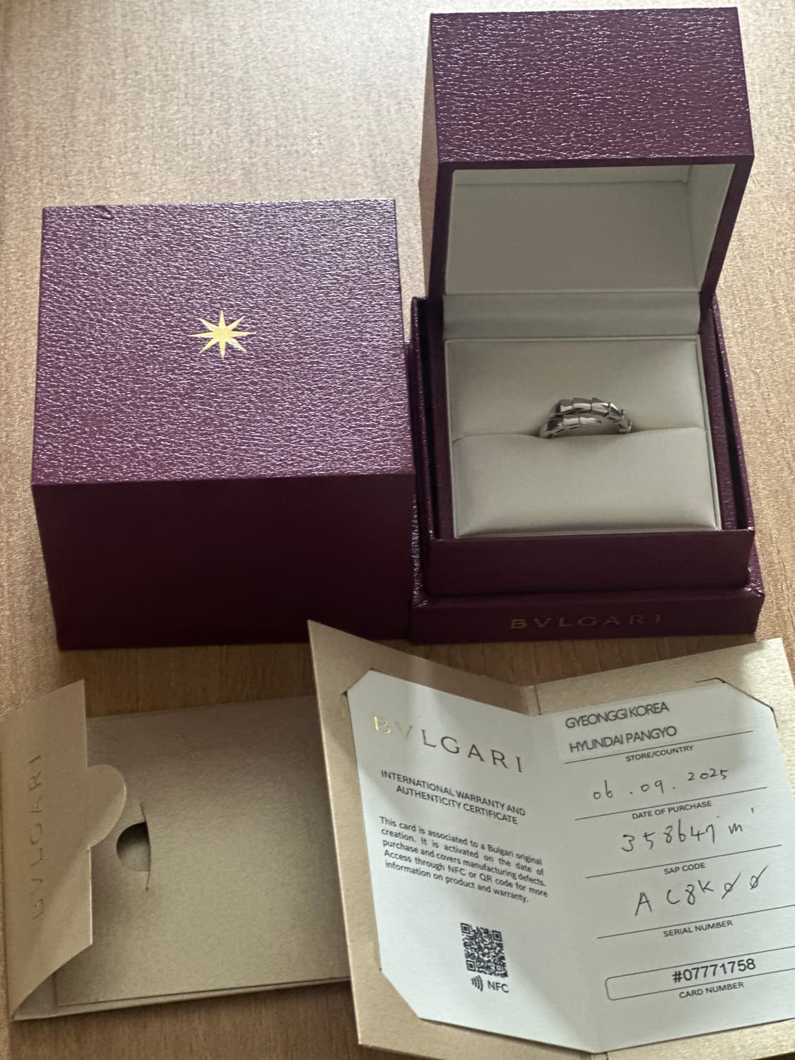 불가리 세르펜티 바이퍼 링 뱀반지 화이트골드 M사이즈 상품이미지1