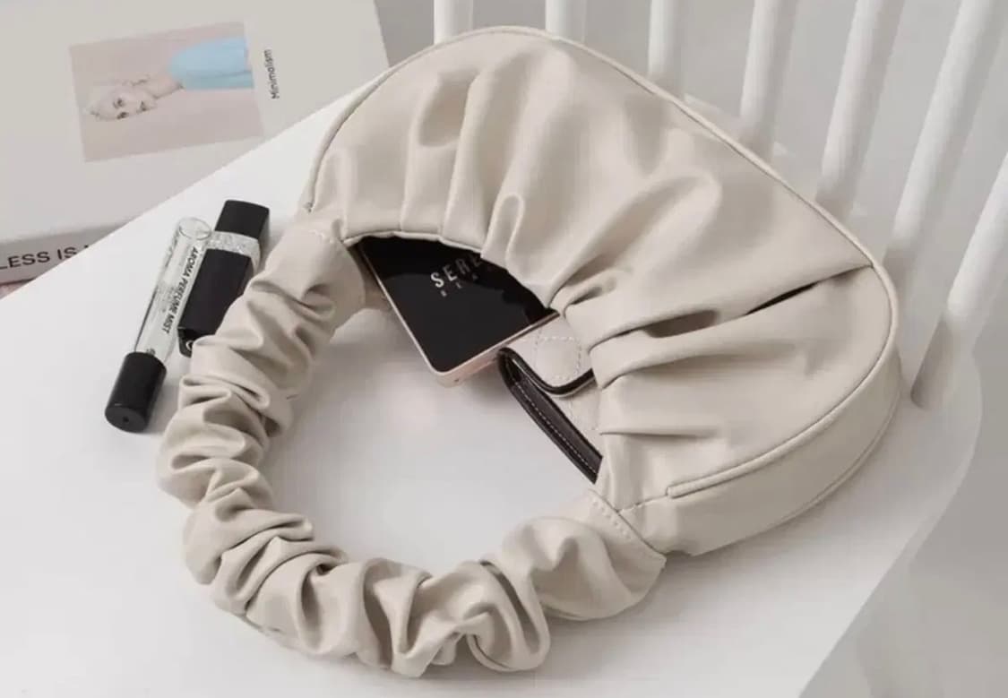 에이블리 소프트 셔링 만두 숄더백 퍼프백 아이보리 상품이미지2