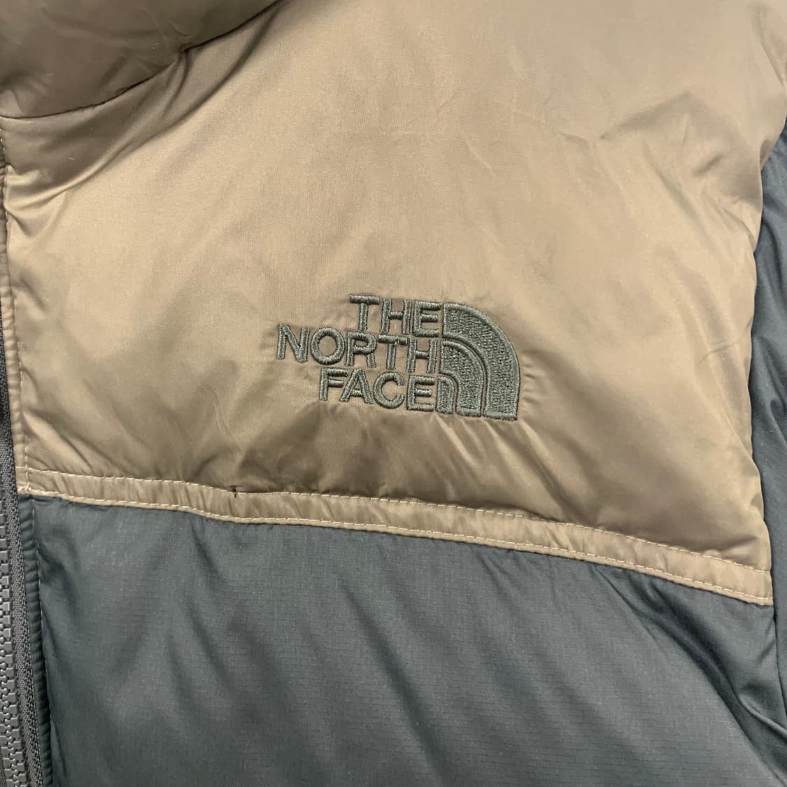 노스페이스 신형 눕시 브라운 배색 패딩 상품이미지4