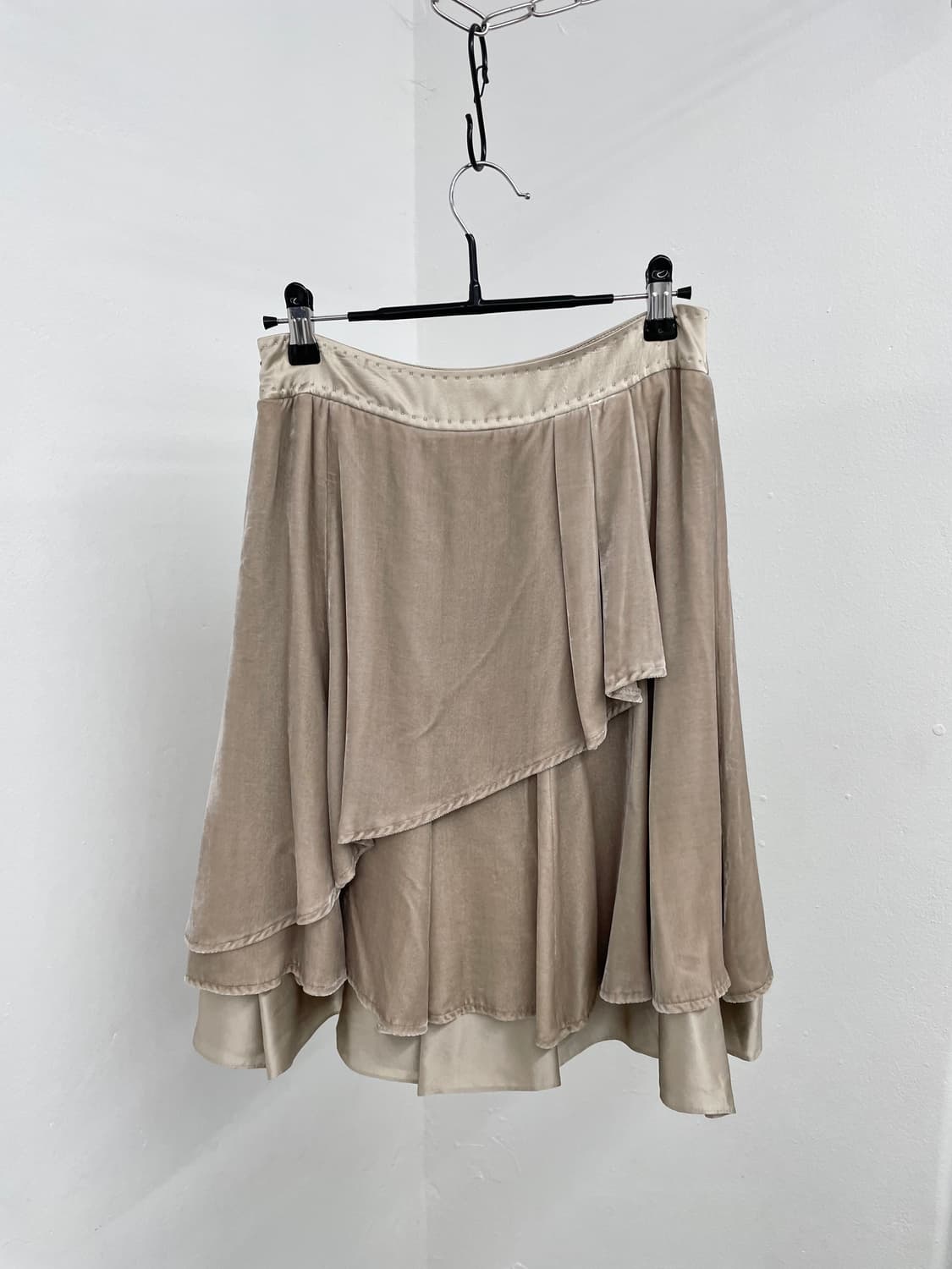 벨벳 레이어드 프릴 디테일 스커트 상품이미지1