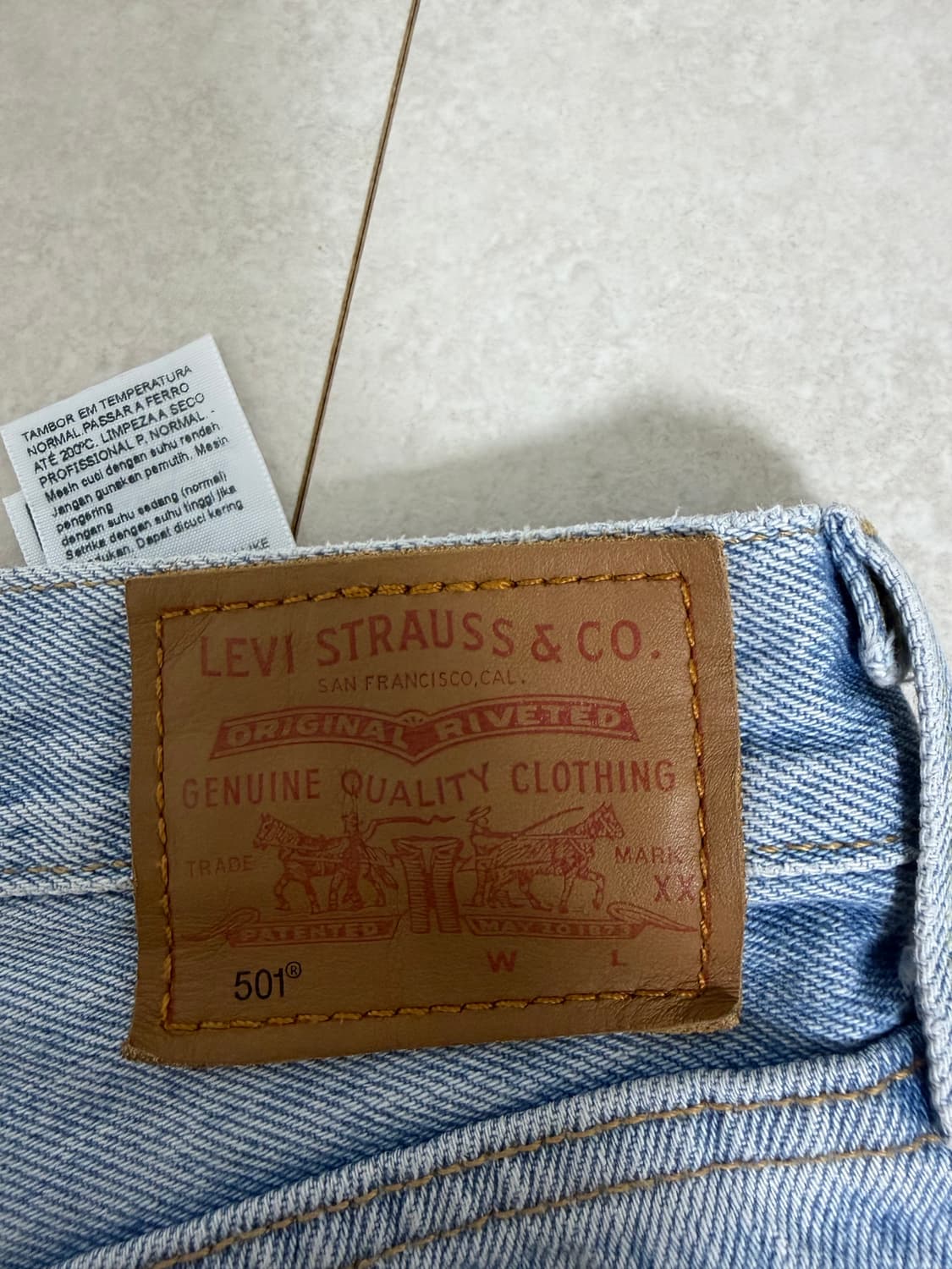 리바이스 501 연청 스트레이트 핏 데님 상품이미지4