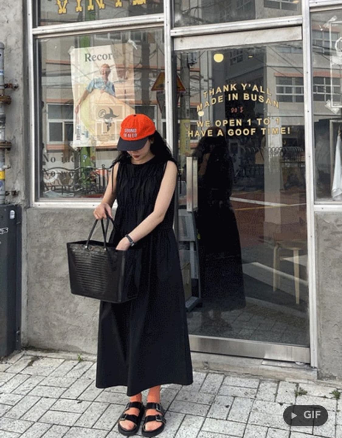 스프링콤마 셔링 민소매 원피스 블랙 상품이미지1