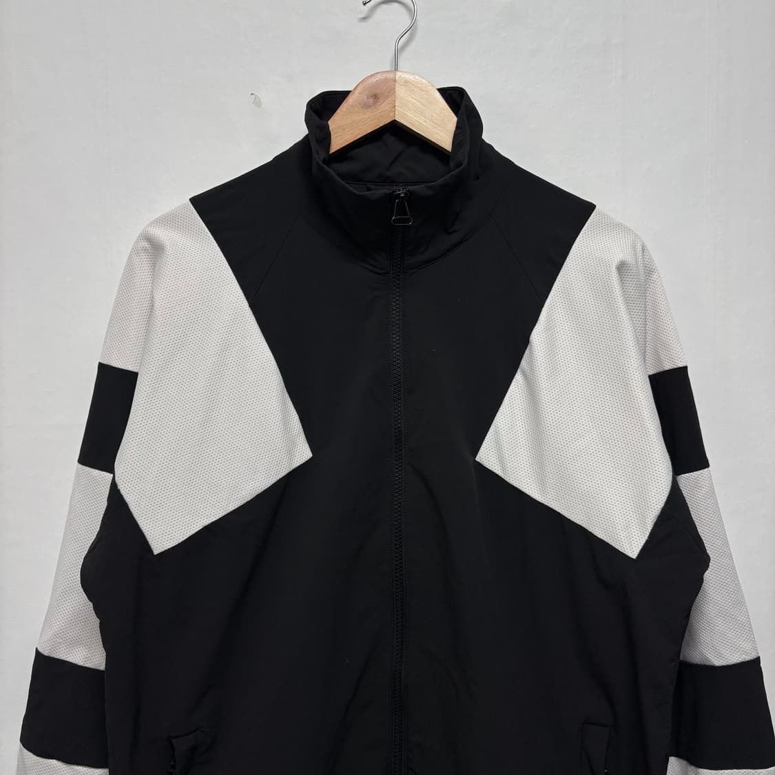 아디다스 검흰 배색 바람막이 상품이미지2