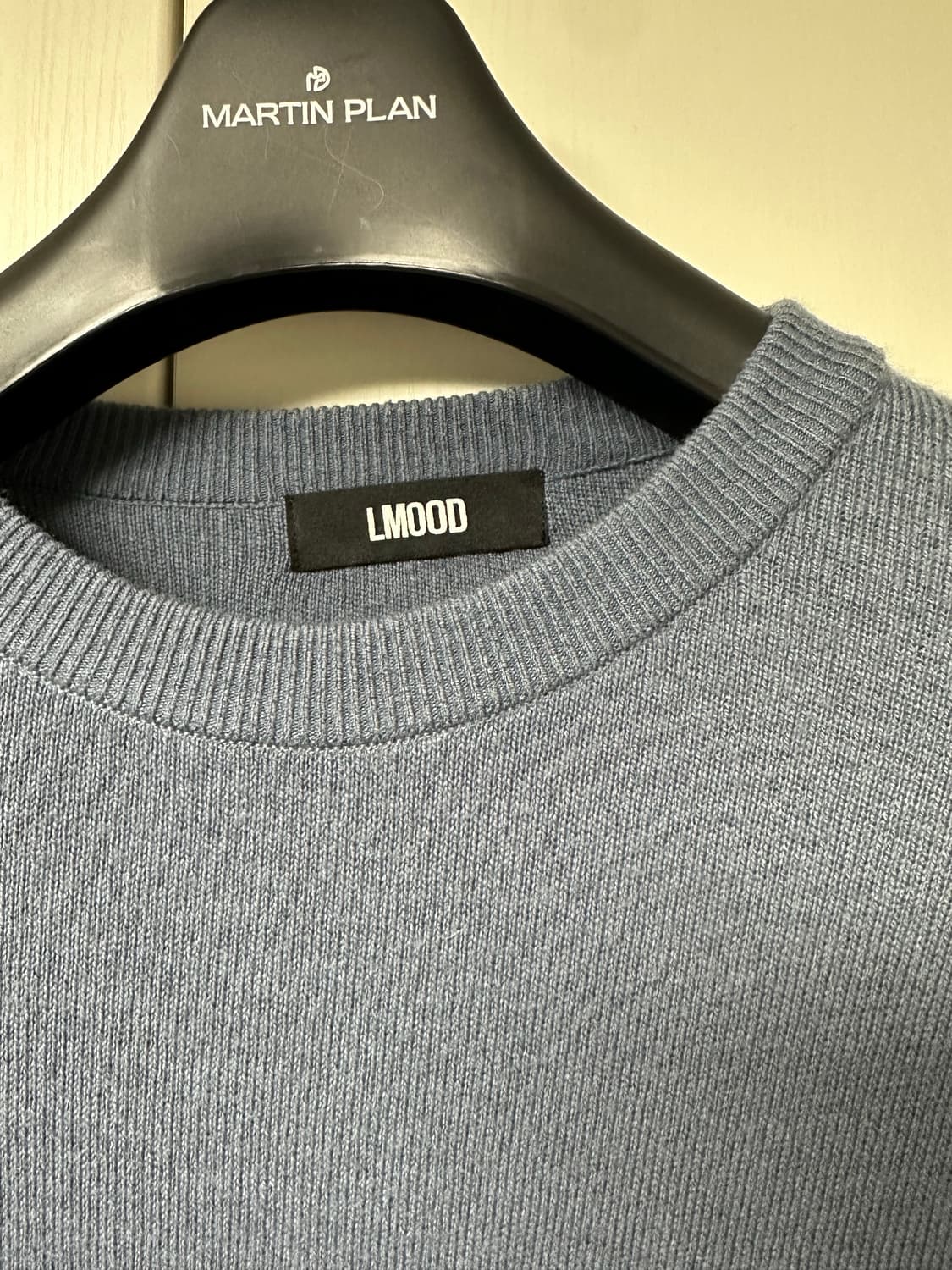 원가8.9 엘무드 화란 세미오버 니트 블루 상품이미지5