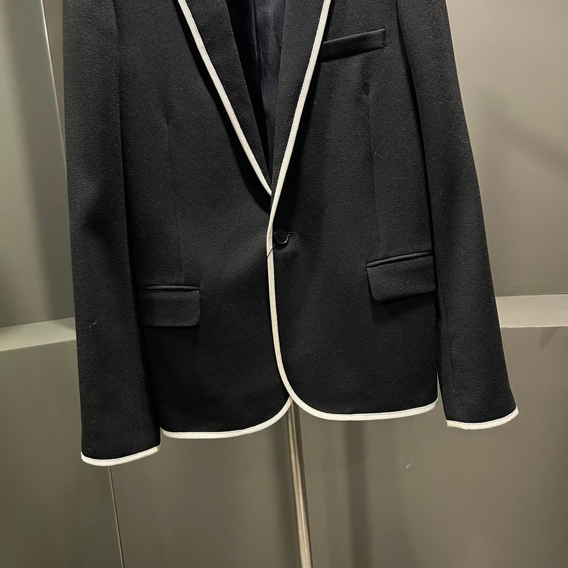 생로랑 화이트 파이핑 블레이저 상품이미지3