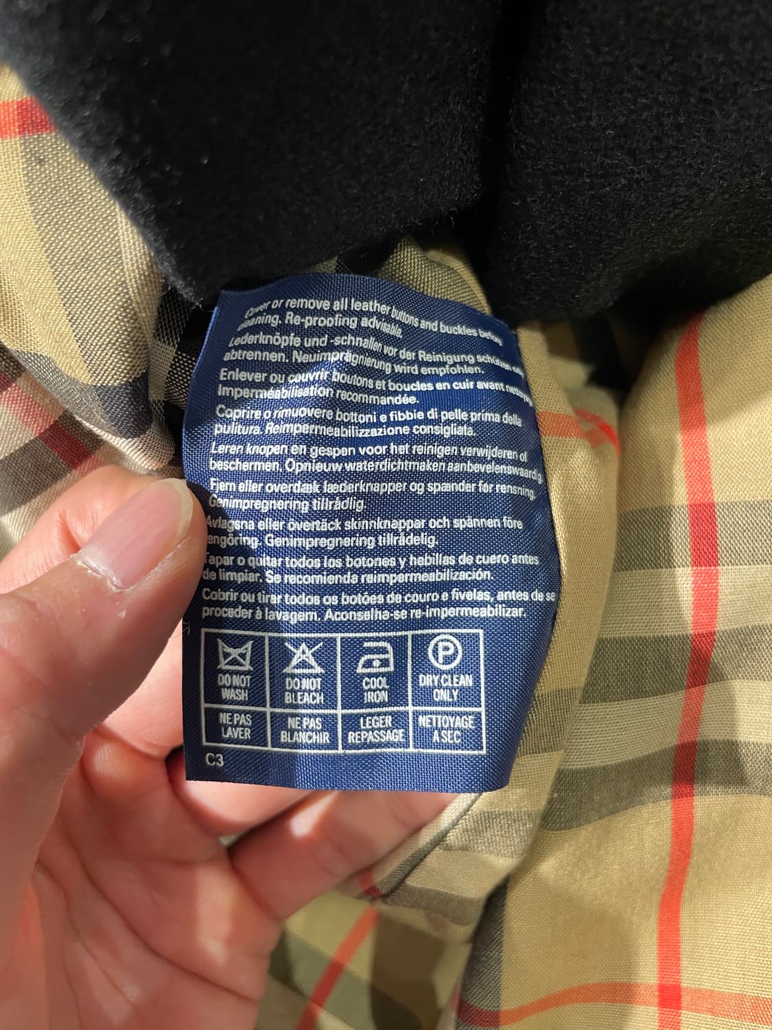 버버리 블랙 클래식 벨티드 트렌치 코트 상품이미지10