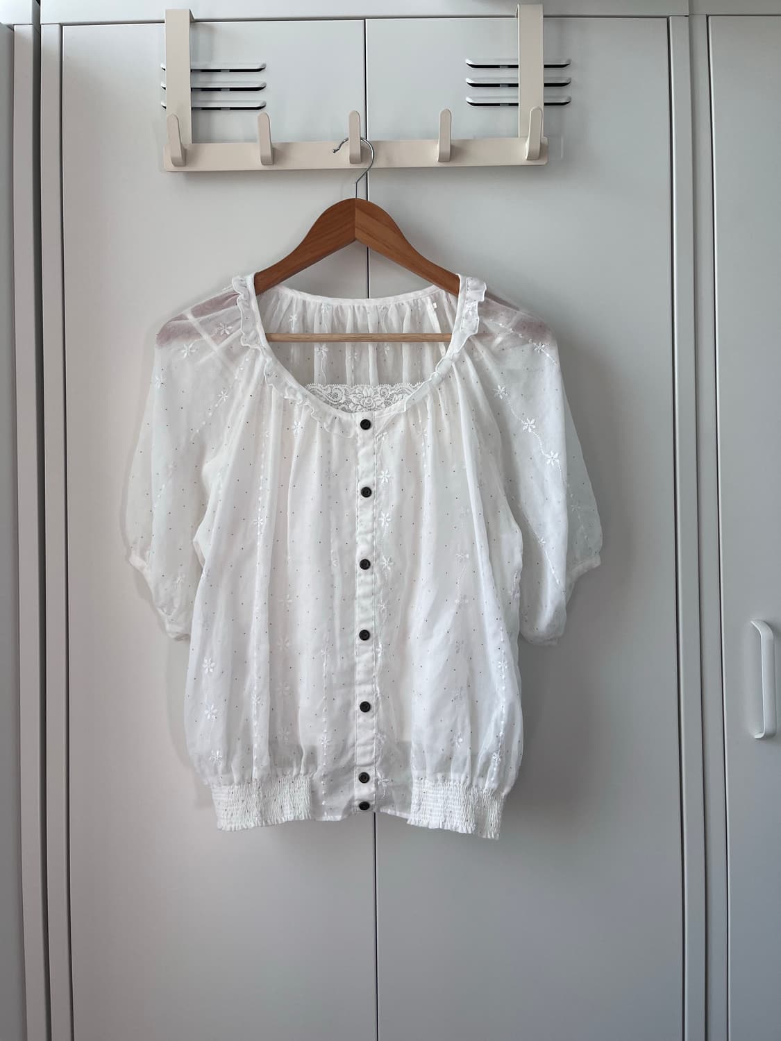 Majestic legon 도트 잔꽃 자수 블라우스 상품이미지10