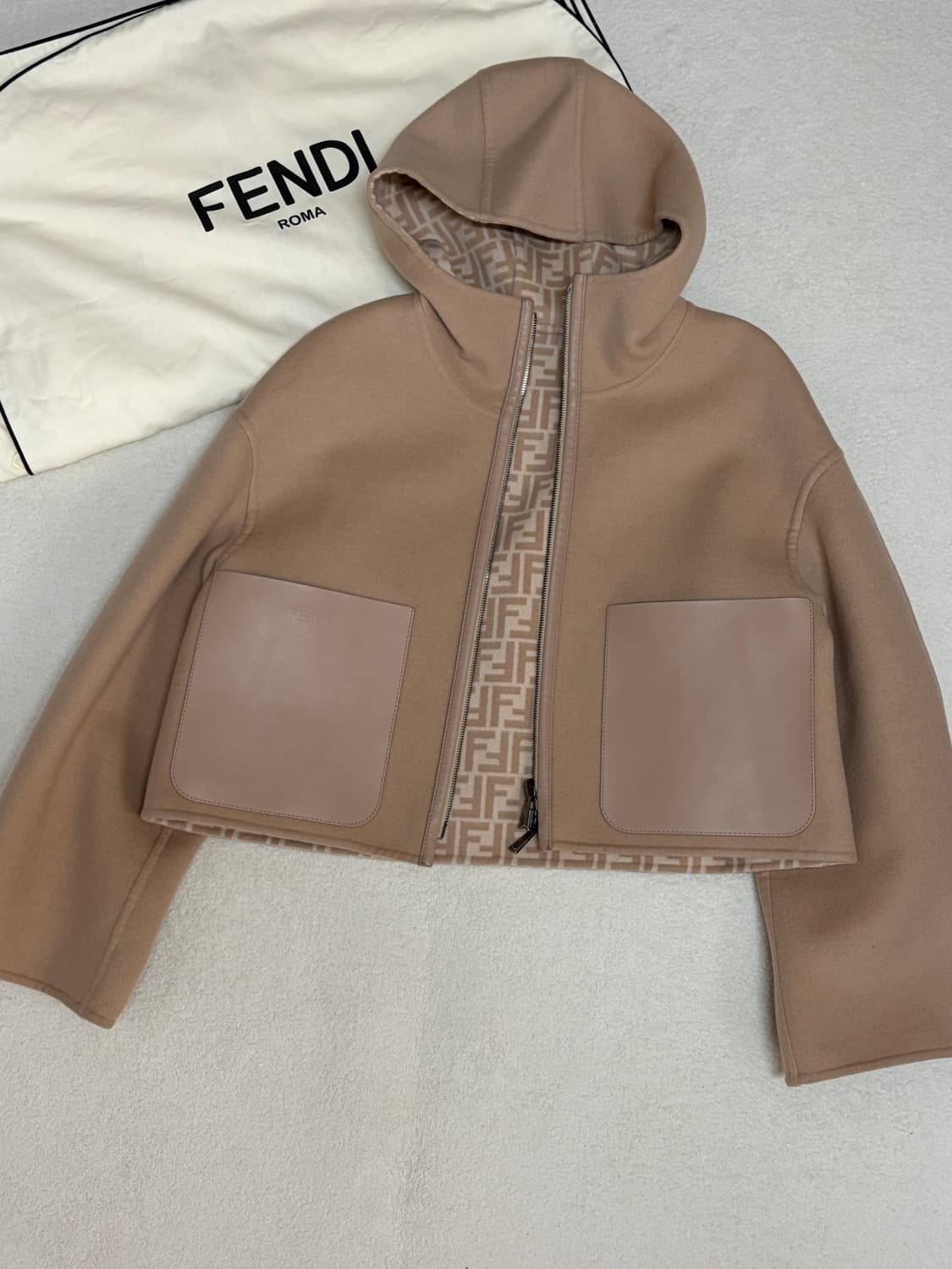 (새거급) 펜디 리버시블 여성 울 자켓 40 펜디 여성 리버시블 자켓 상품이미지1