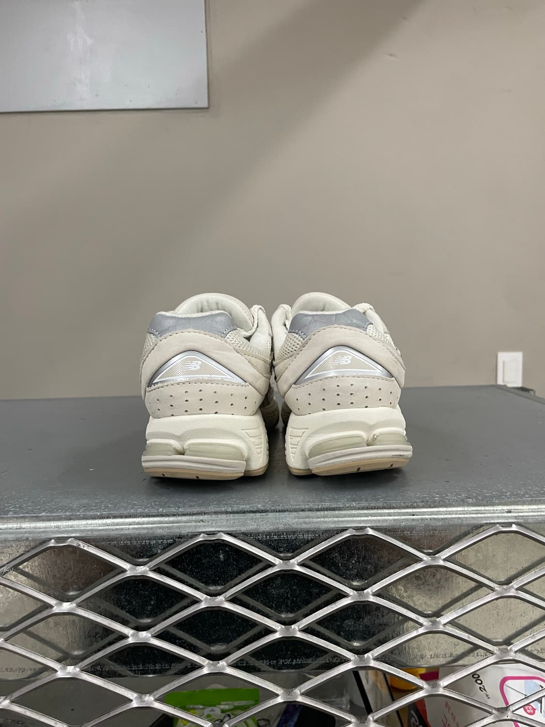 뉴발란스 2002R 245 상품이미지3