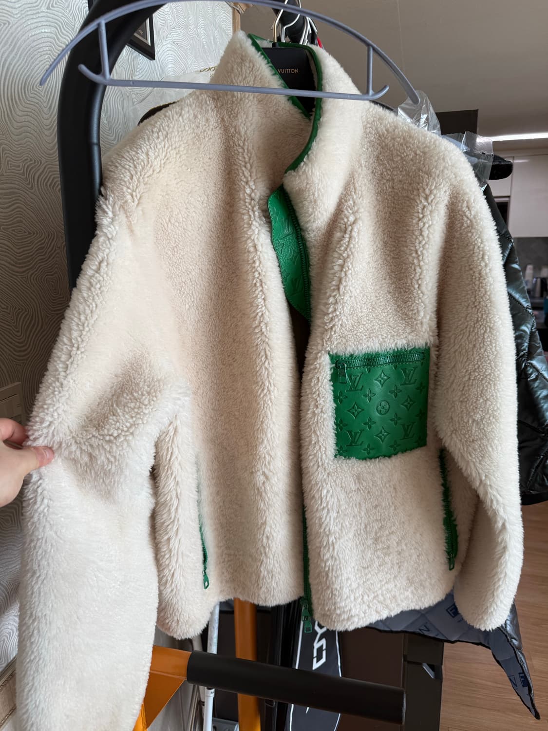 루이비통 모노그램 시어링 자켓 상품이미지1