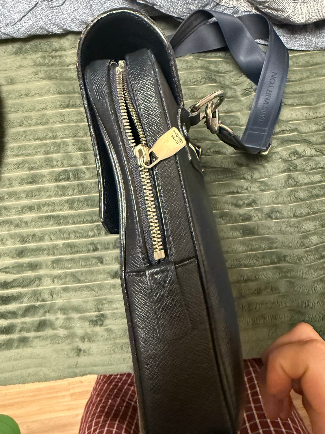 루이비통 바실리 타이가 서류가방 떨이 상품이미지6