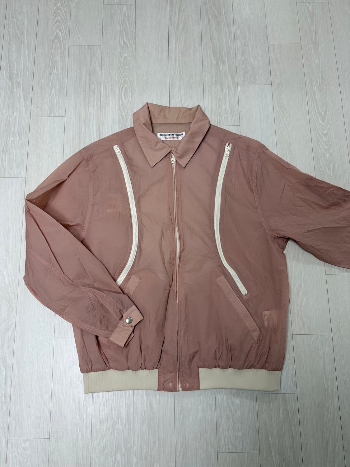 더뮤지엄비지터 윈드브레이커 바람막이 상품이미지3