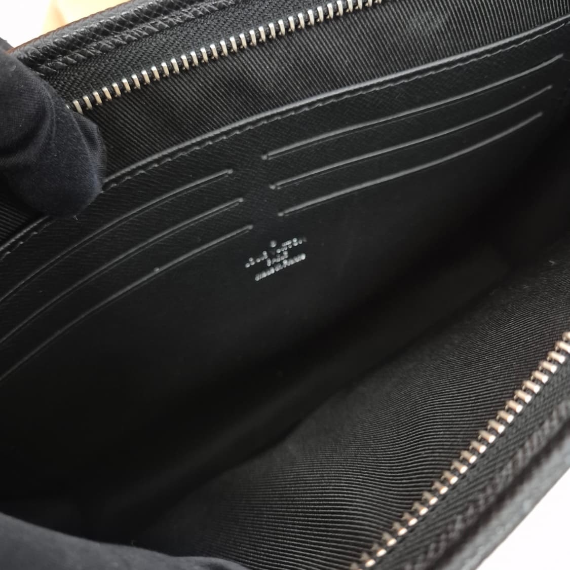 루이비통 LV 타이가 포쉐트 보야주 클러치백 블랙 (M30450) 상품이미지10