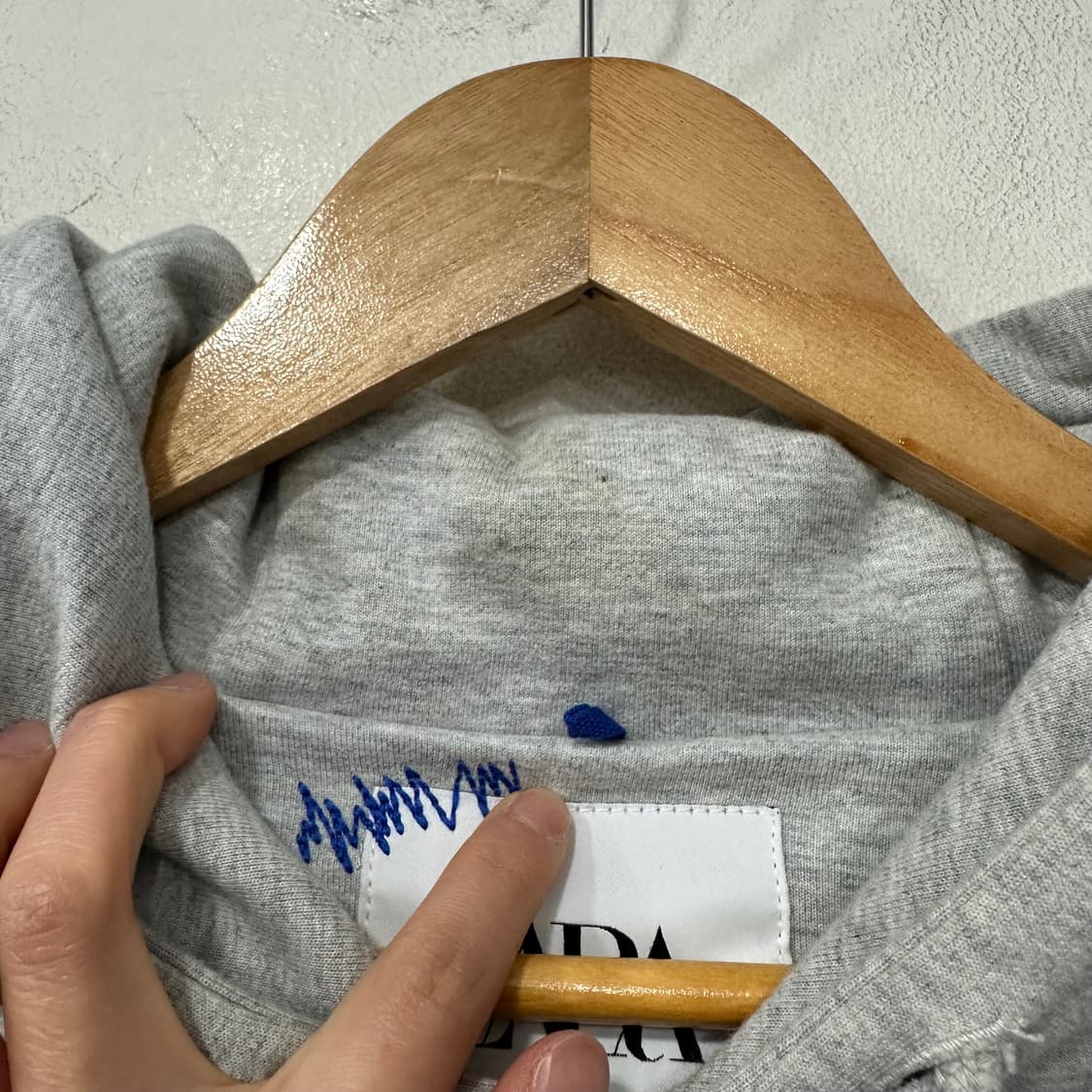 자라X아더에러 후드티 상품이미지3