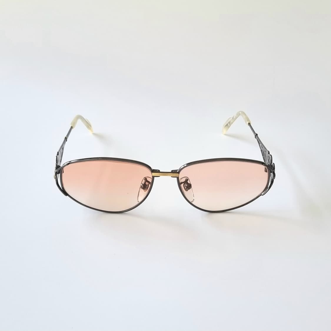 데드스탁 우아함을 담은 아르누보 스타일 틴트 선글라스 상품이미지4