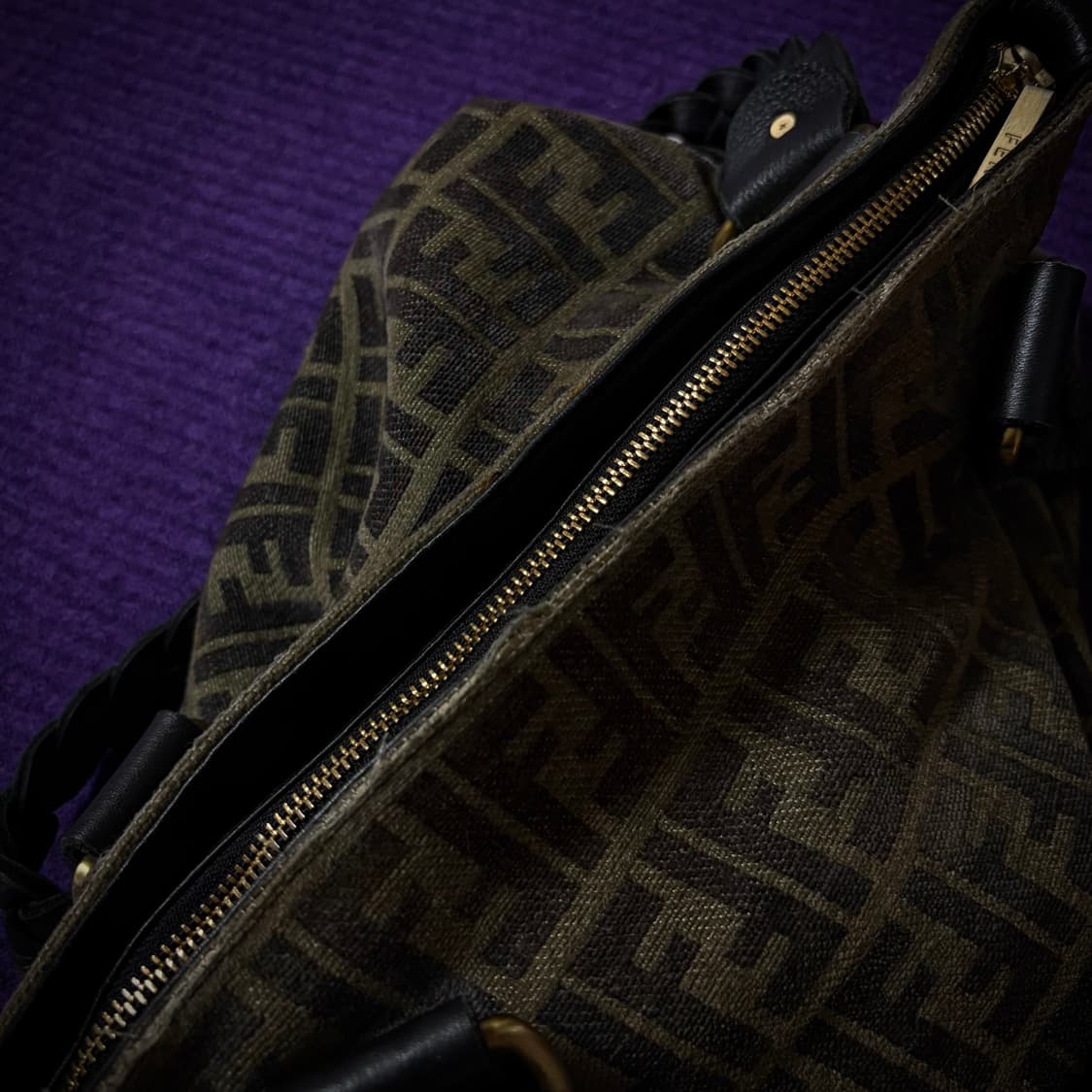 FENDI Vintage FF Canvas Shoulder Bag 상품이미지4