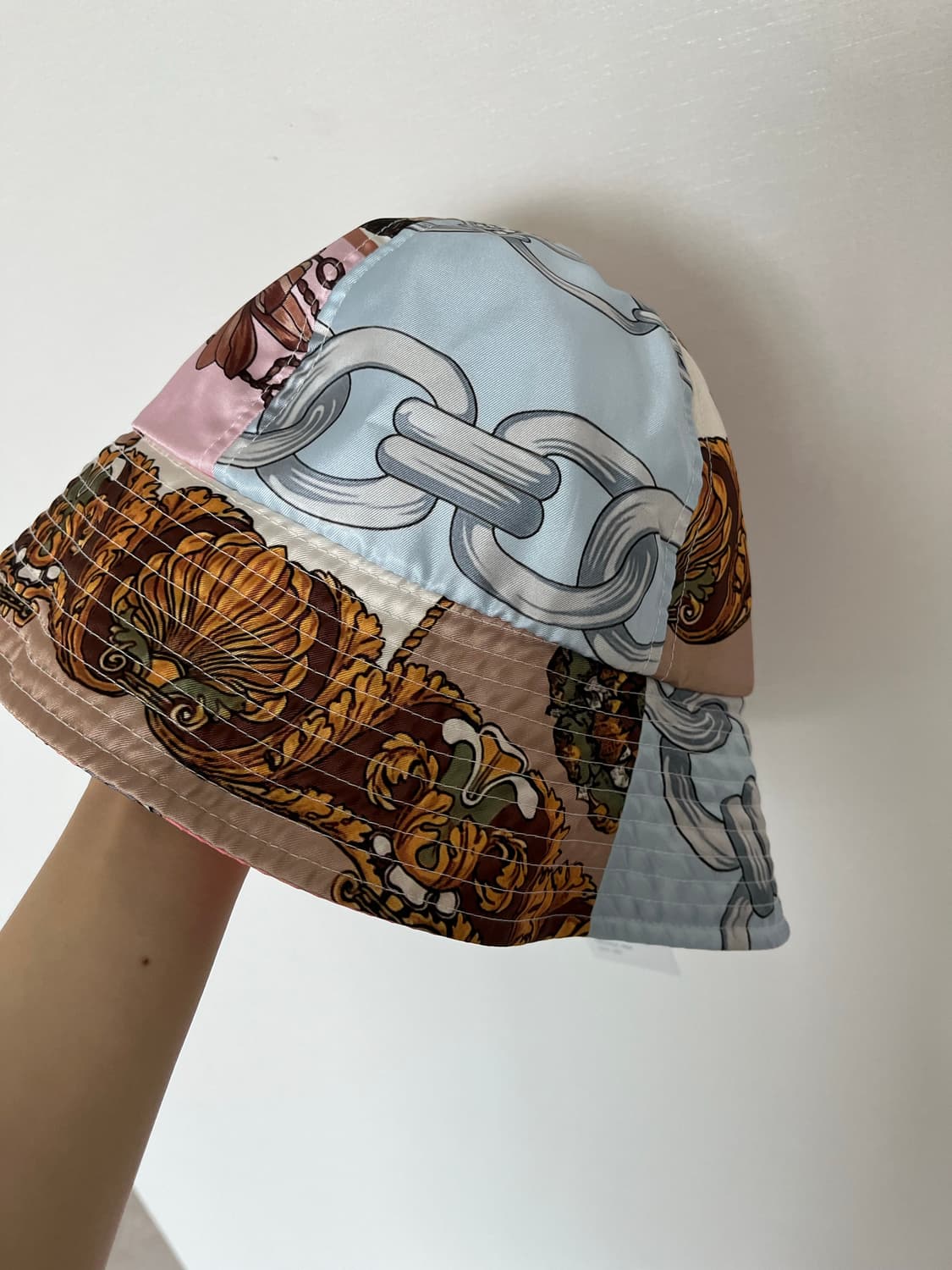 꼼데가르송 실크 패치패턴 버킷 햇 상품이미지3