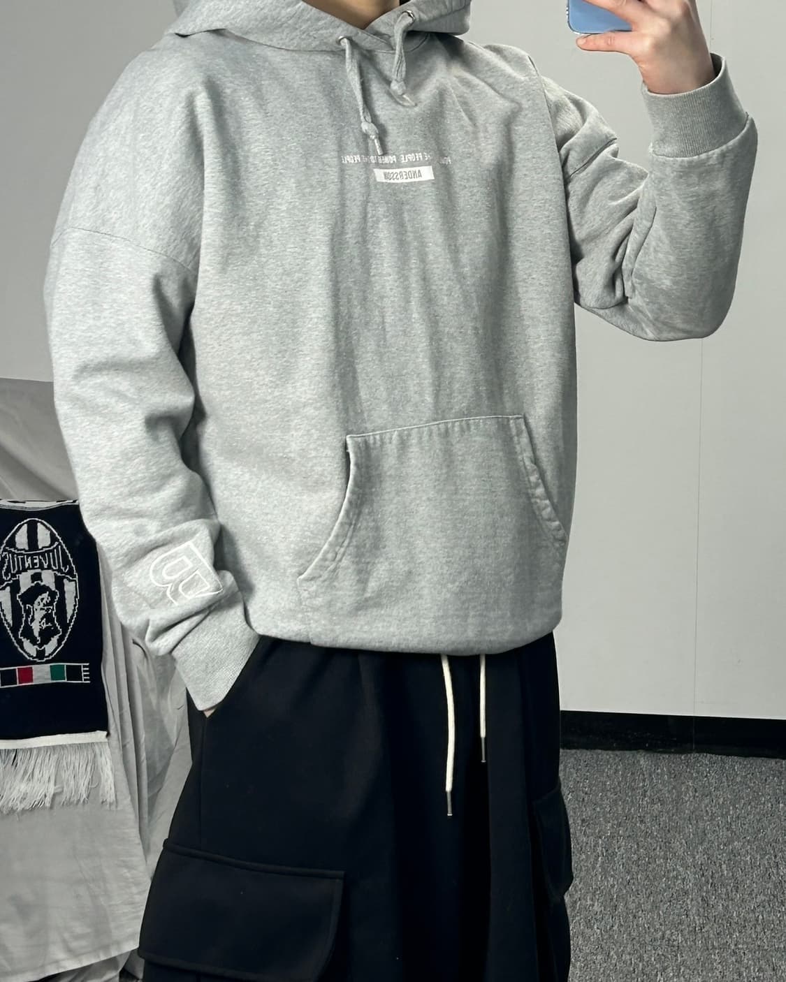 엔더슨벨 빅로고 그레이 후드티  상품이미지2