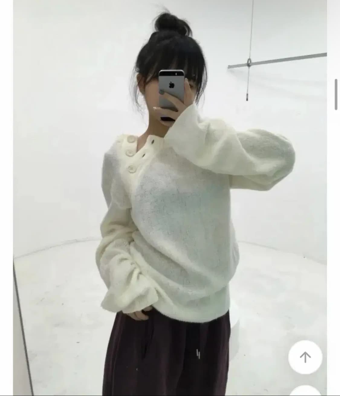 품절상품 연말룩 에이블리 소브 숄더 버튼 니트 아이보리 상품이미지2