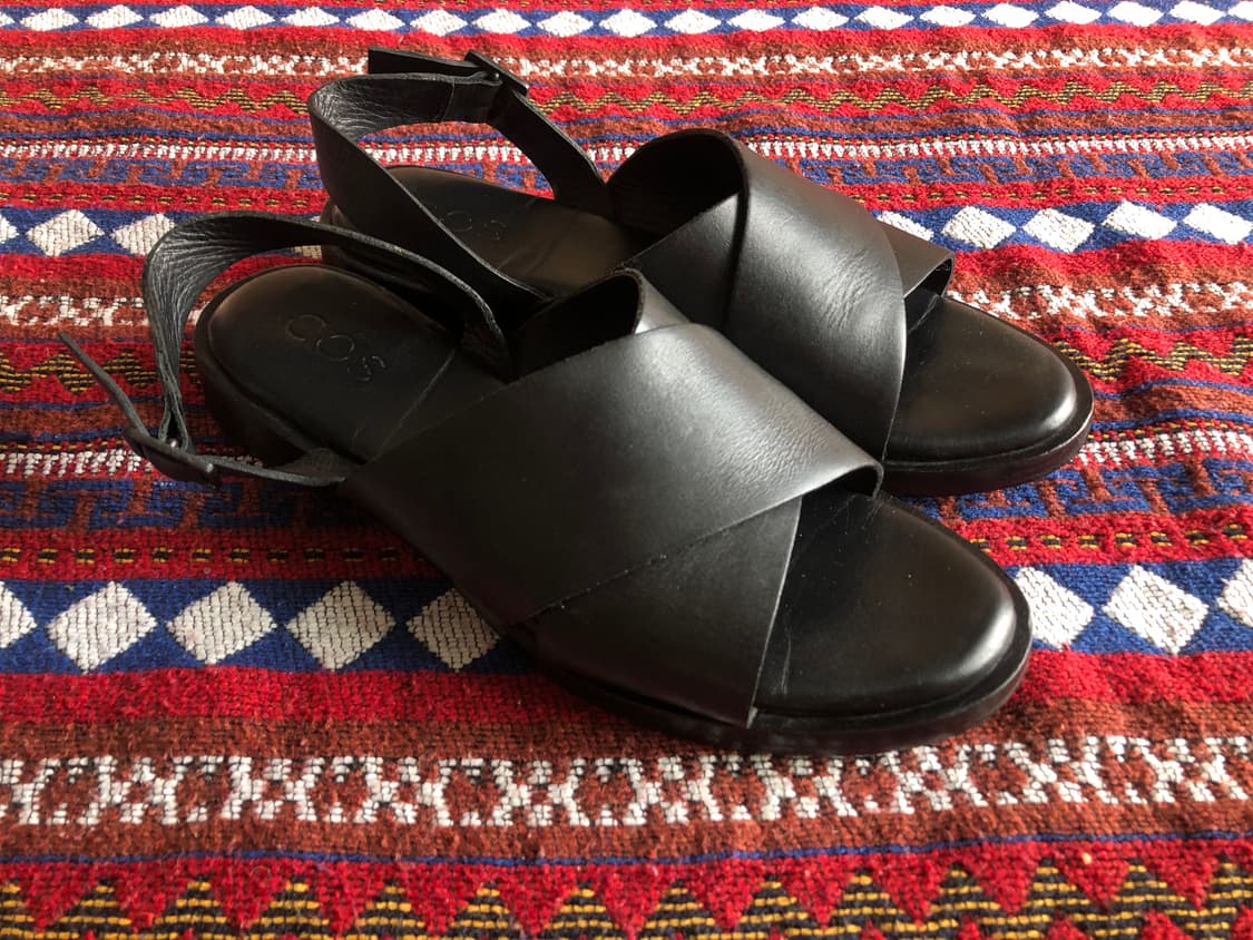 코스 블랙 레더 샌들 245 상품이미지7