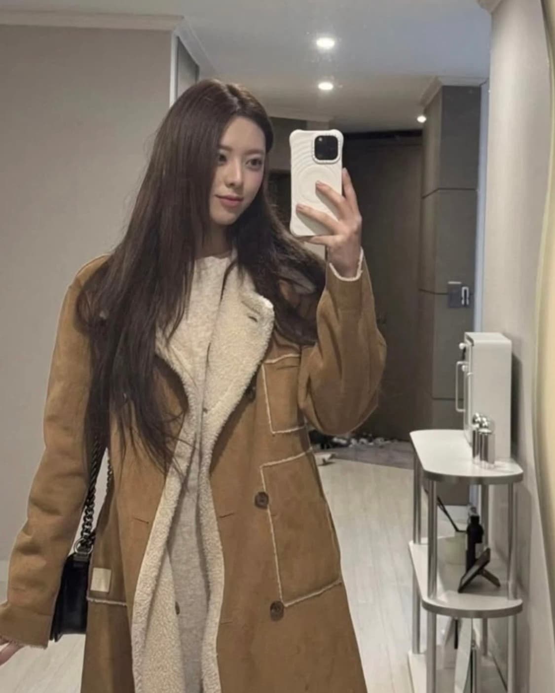 [ahwe] Blanche Reversible Long Shearing  상품이미지1