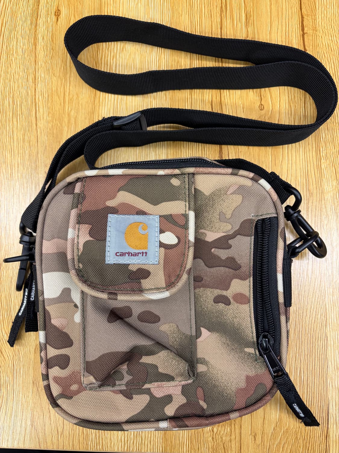 칼하트 WIP 카모 미니 크로스백 상품이미지1