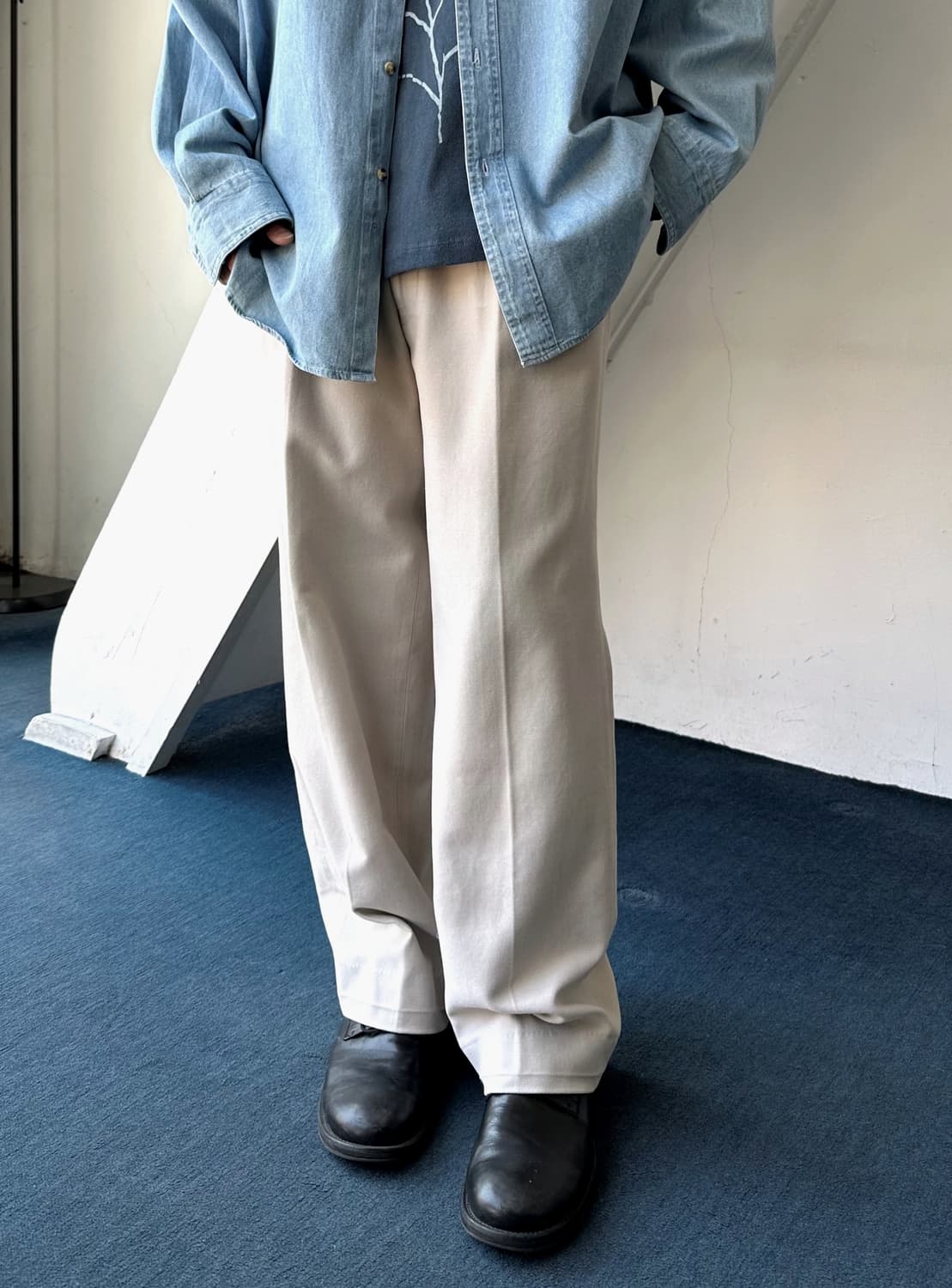 Brushed cotton two tuck wide chino pants 상품이미지7