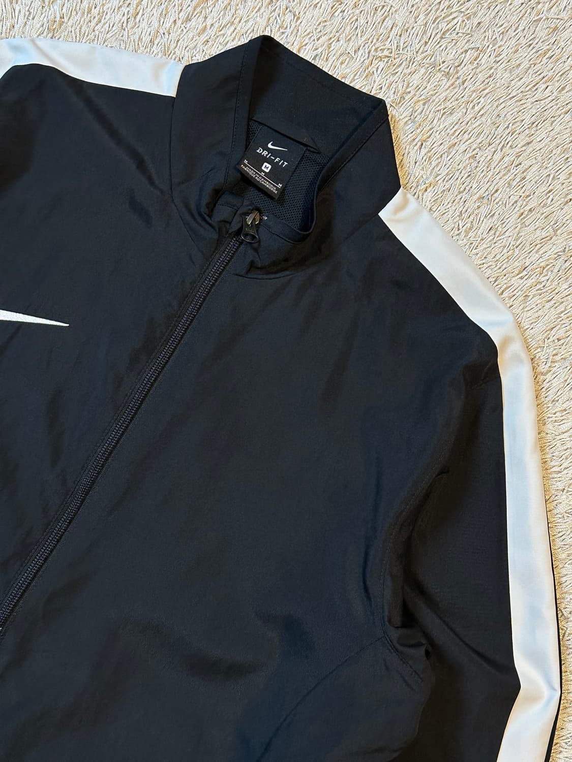 나이키 드라이핏 스우시 사이드라인 바람막이 자켓 블랙 상품이미지2