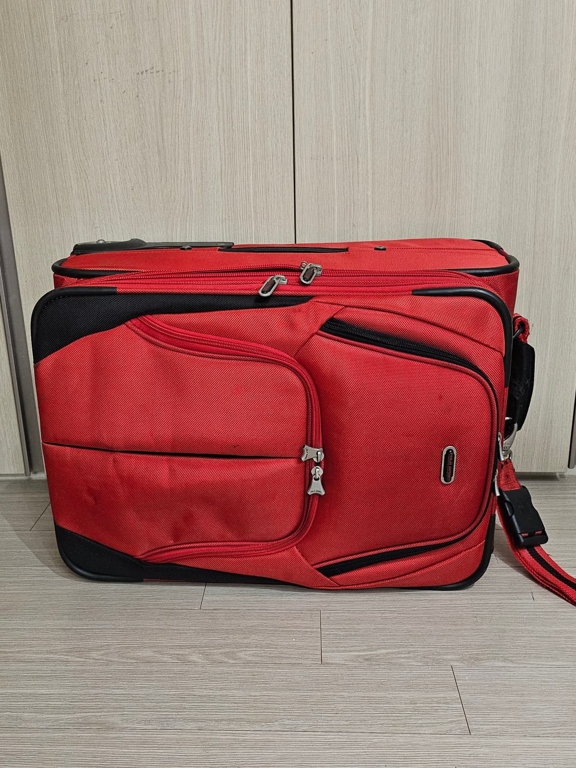 공항에서 눈에 띄는 레드랄프로렌 POLO SPORT 캐리어 55cm(37 상품이미지5