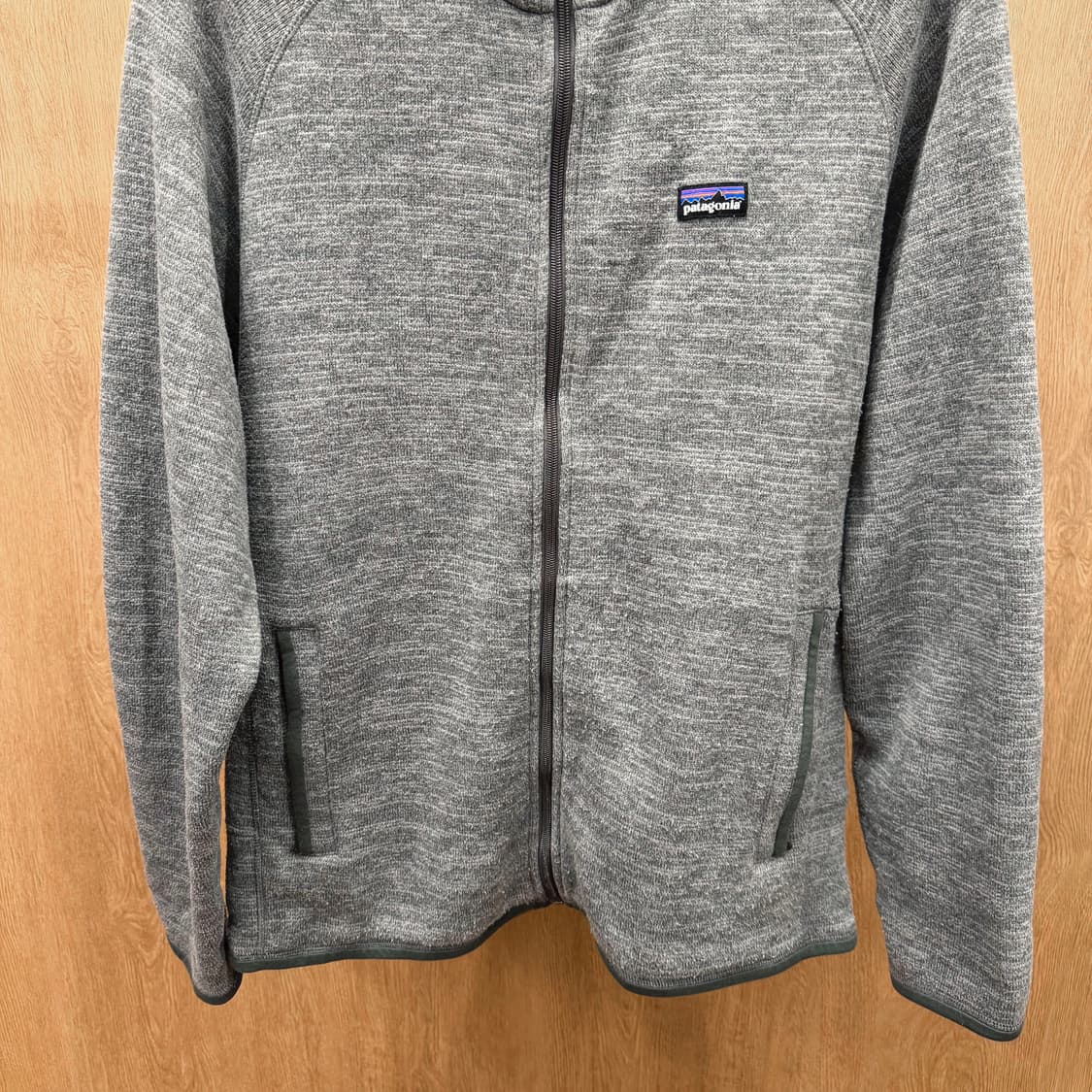 파타고니아 하이넥 집업 플리스 자켓 로고 패치 사이드 포켓 디테일 그레이 상품이미지5